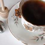 Крепкий чай повышает или понижает давление: полезная информация, свойства чая и влияние на организм человека