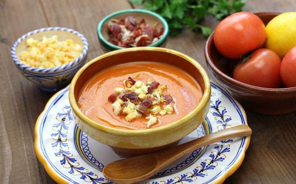 холодный испанский суп из протертых помидоров