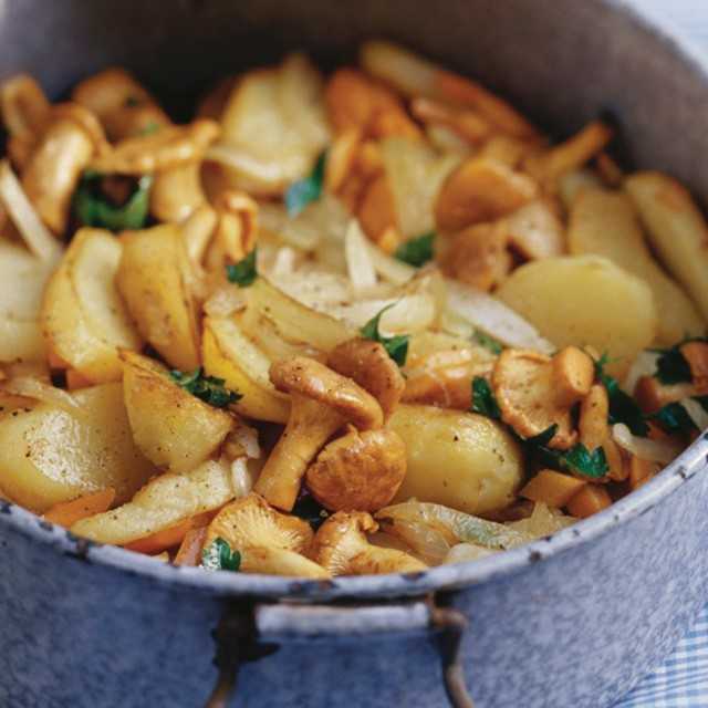 Жареная картошка с грибами и луком рецепт