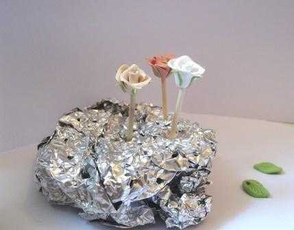 розы из полимерной глины