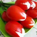 Как приготовить закуску из помидоров "Тюльпан": лучшие рецепты