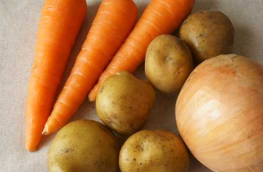 Лук, картофель и морковь
