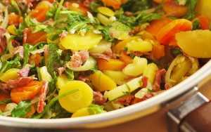 Салат с жареным мясом: способы приготовления