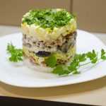 Праздничный порционный салат: рецепт приготовления, варианты оформления с фото