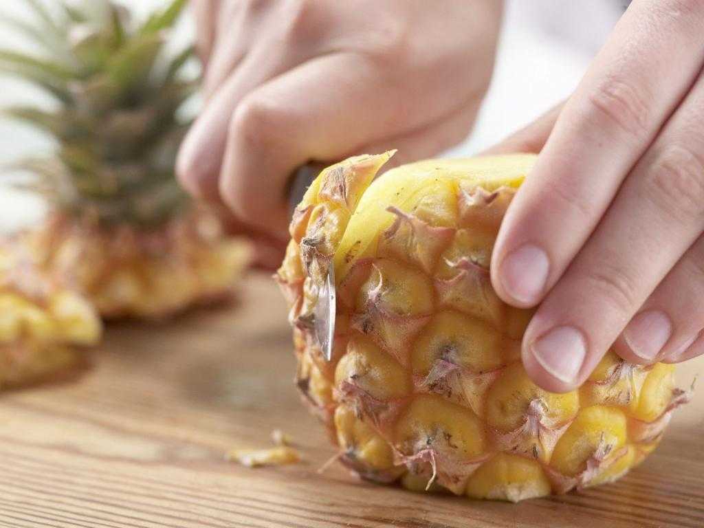Как нарезать ананас?