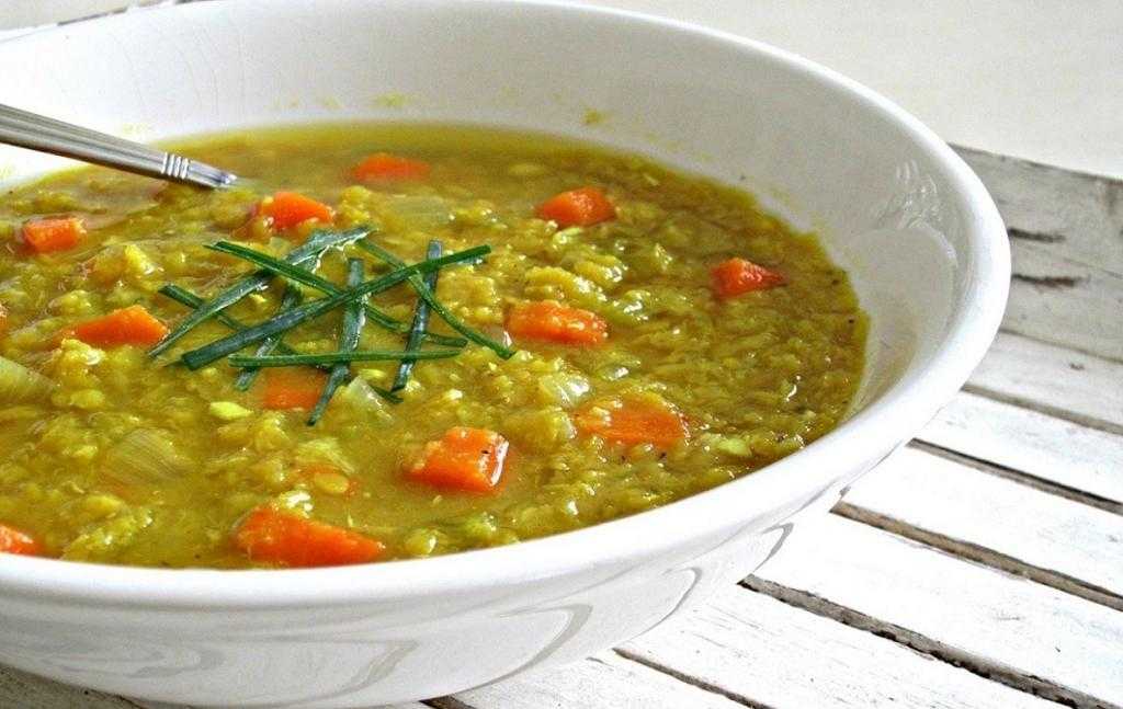 суп со свежим зеленым горошком