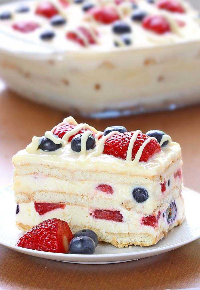 Тортик с творожным кремом и ягодами