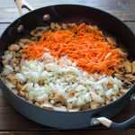 Жареные шампиньоны с луком и морковью: способы приготовления