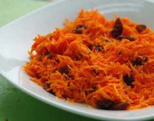 Салат из моркови с изюмом: варианты приготовления
