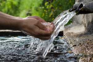 "Карачинская" вода: состав, польза и вред, особенности употребления.