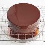 Зеркальная шоколадная глазурь для торта: ингредиенты, рецепт, секреты приготовления
