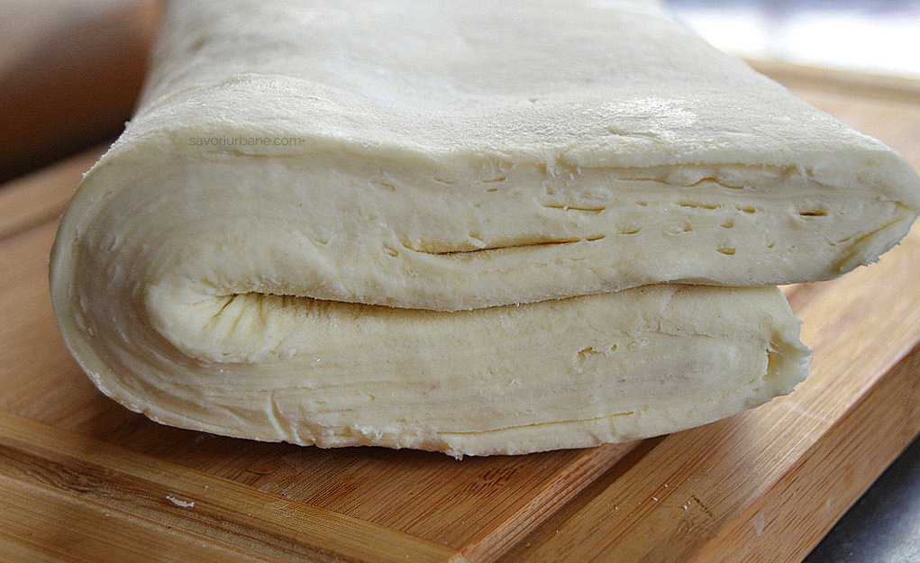 рецепт булочек из слоеного теста с сыром
