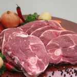 Как приготовить мясо отбивное на сковороде?