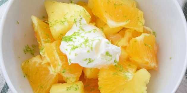Фруктовый салат c апельсинами, ананасами и ванильной заправкой