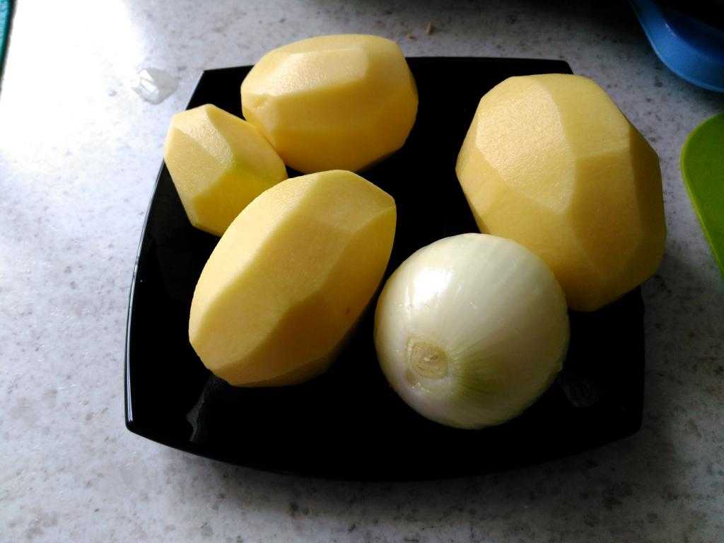 основные ингредиенты: картофель и лук