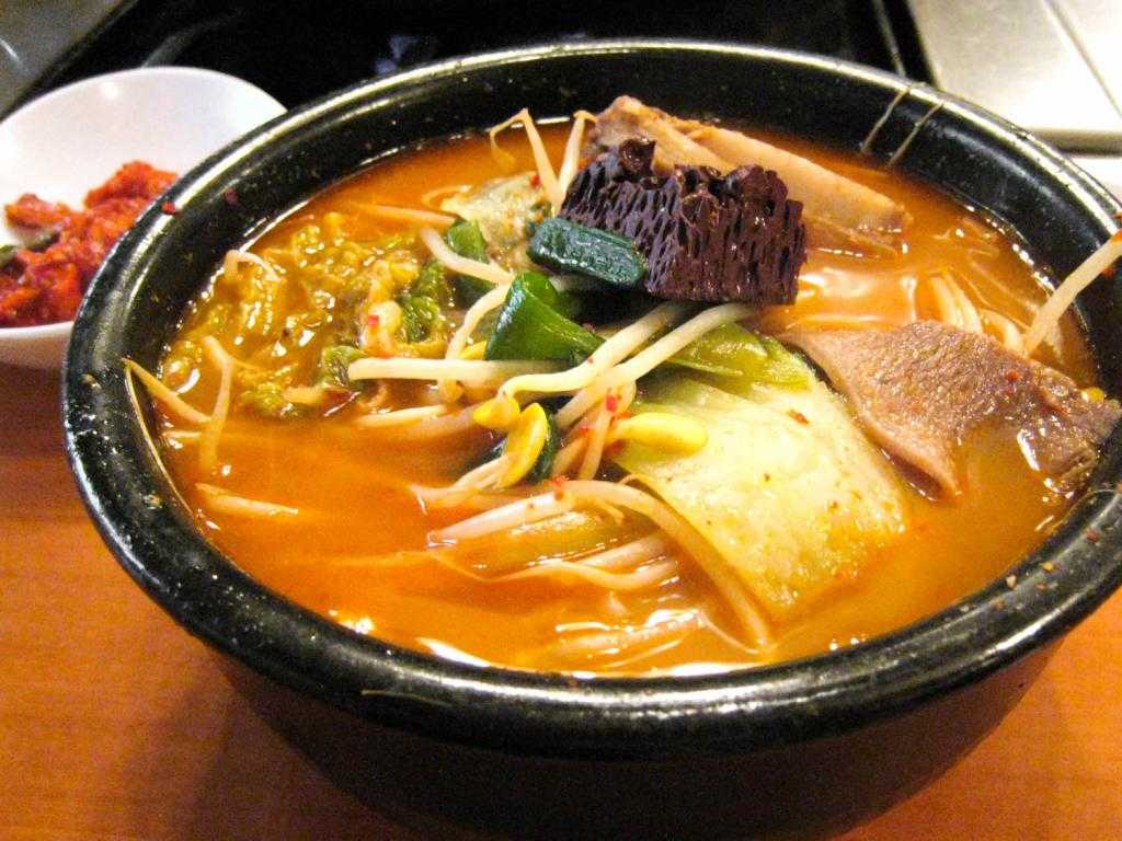 Корейский суп «Хэджанкук».