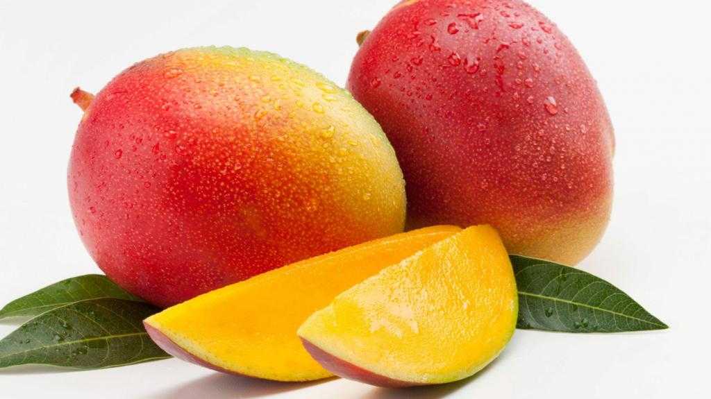 Спелые плоды манго