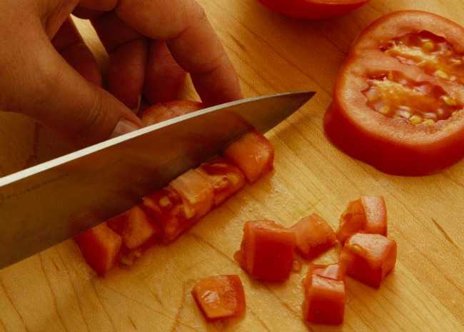 Как резать помидоры на кубики