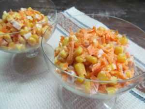 Салат с грудкой и кукурузой: подбор ингредиентов и рецепты приготовления