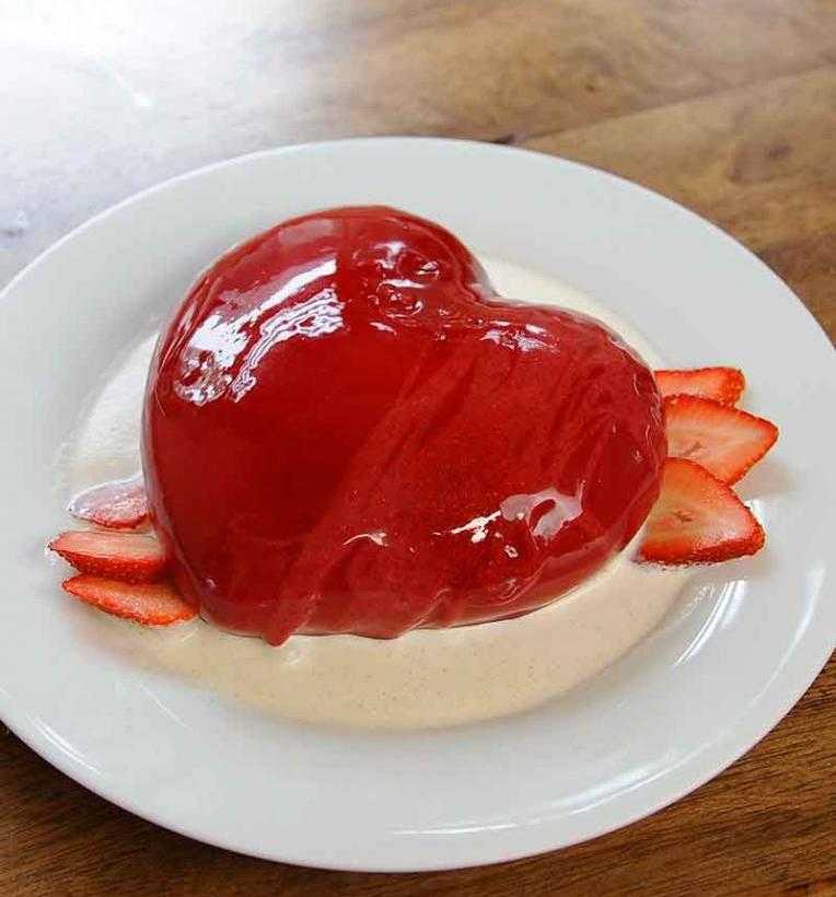 муссовый торт в форме сердца