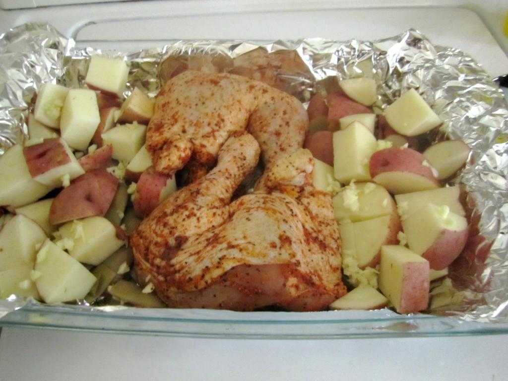 Рецепт курицы с картофелем на противне с корочкой
