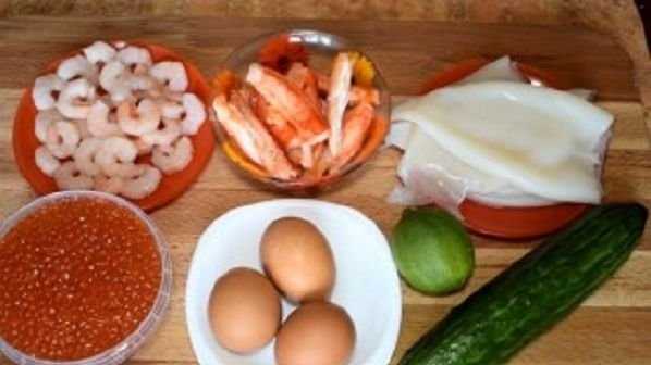креветки кальмар крабовые палочки салат рецепт