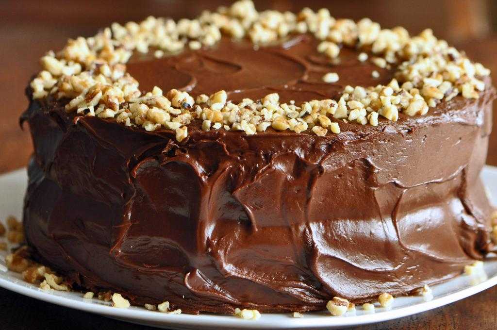 торт с манкой и шоколадной глазурью