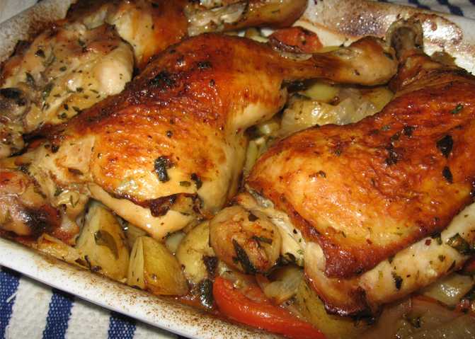 Курица с картошкой и луком в духовке