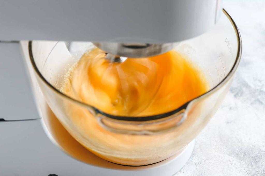 Как приготовить крем из маскарпоне со сливками и желтками